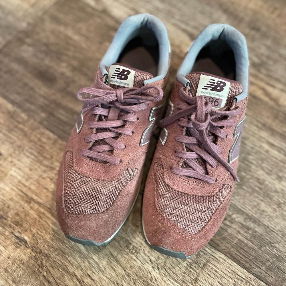 Women’s New Balance 696